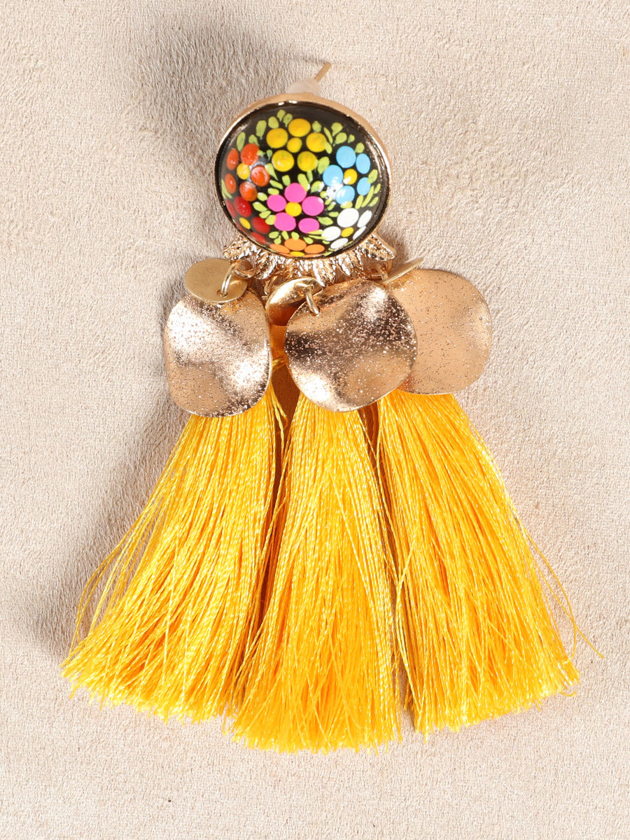 Pendientes artesanales pintados a mano en hilo de madera y seda amarillo 602153