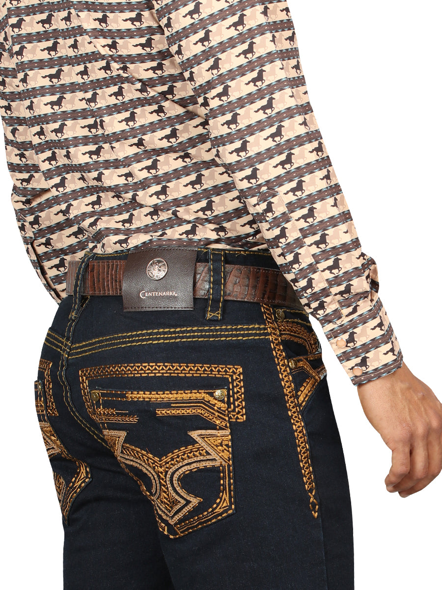 Pantalón vaquero Centenario para hombre, color azul claro, con detalles bordados en dorado 45313